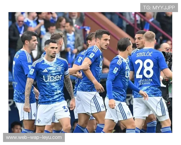 意甲俱乐部社区活动：球员参与青少年足球训练营